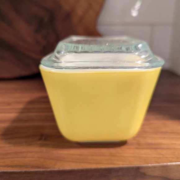 Pyrex 501 yellow fridgie - Picture 3 of 10